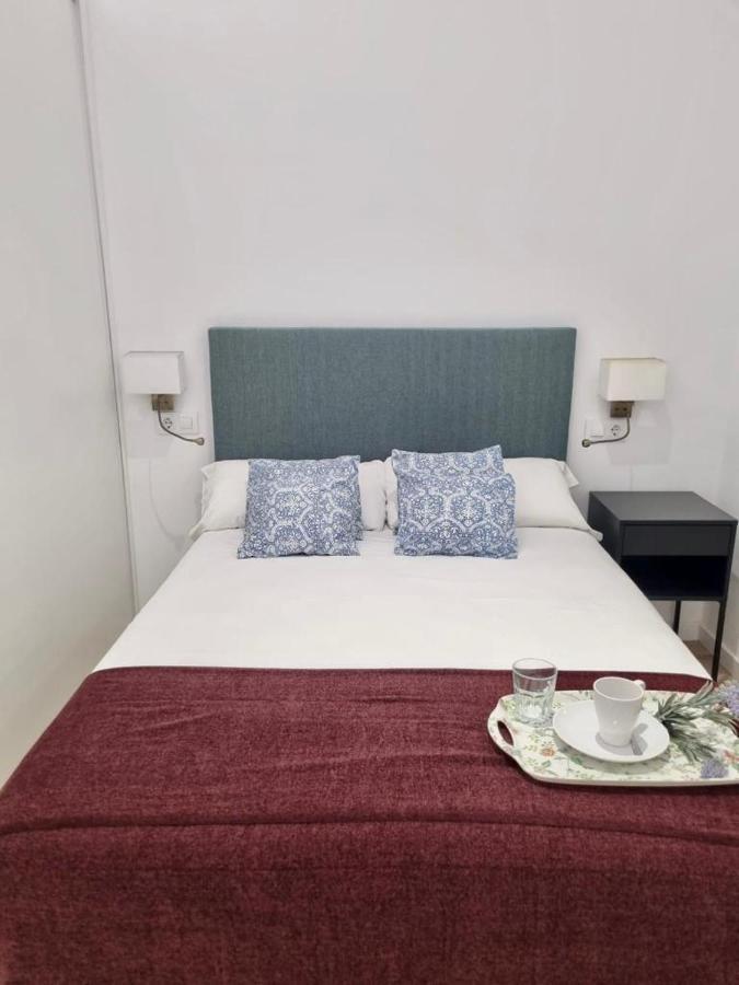 Apartamentos Rg Hospital Valme Seville Ngoại thất bức ảnh