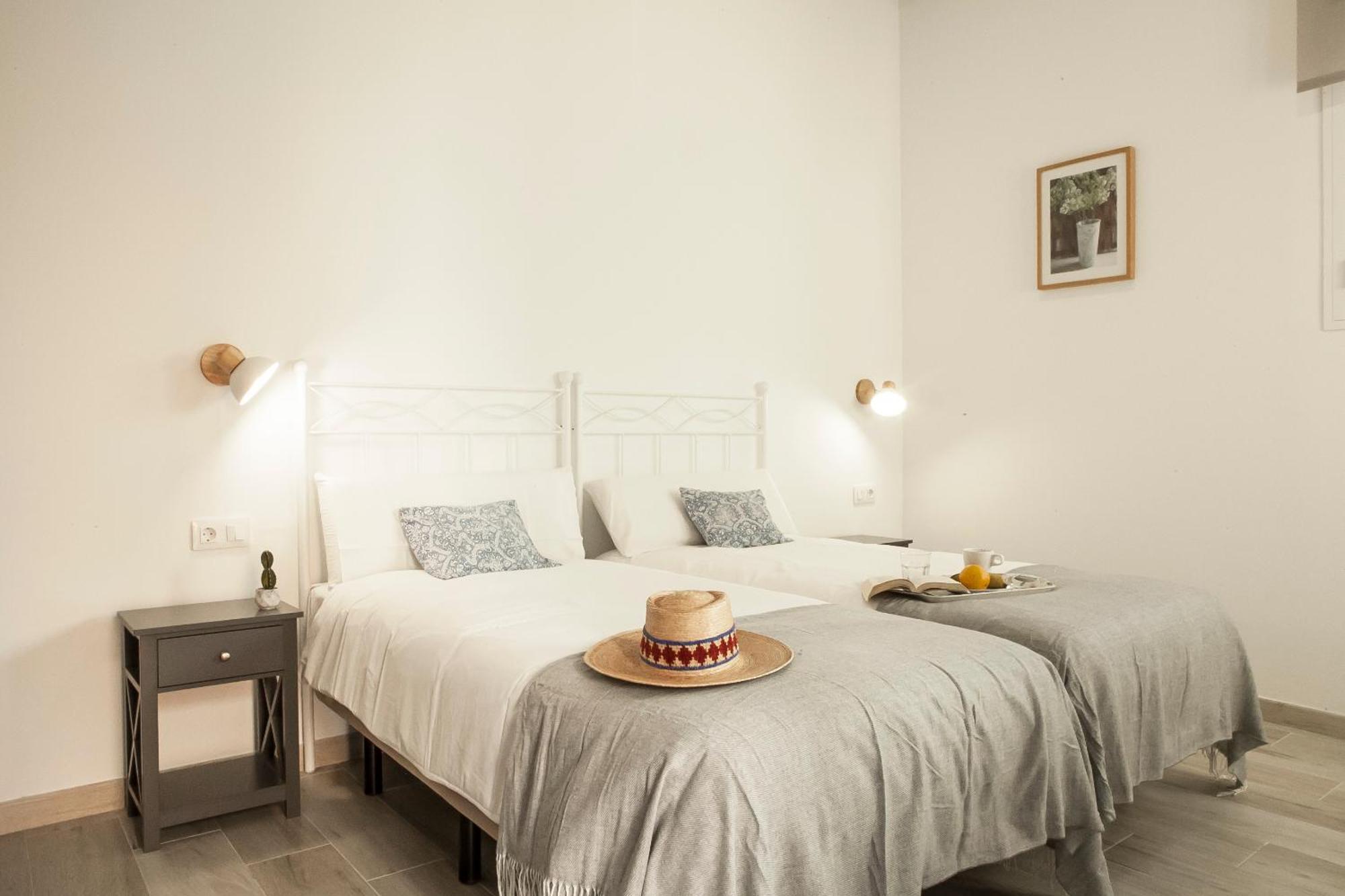 Apartamentos Rg Hospital Valme Seville Ngoại thất bức ảnh