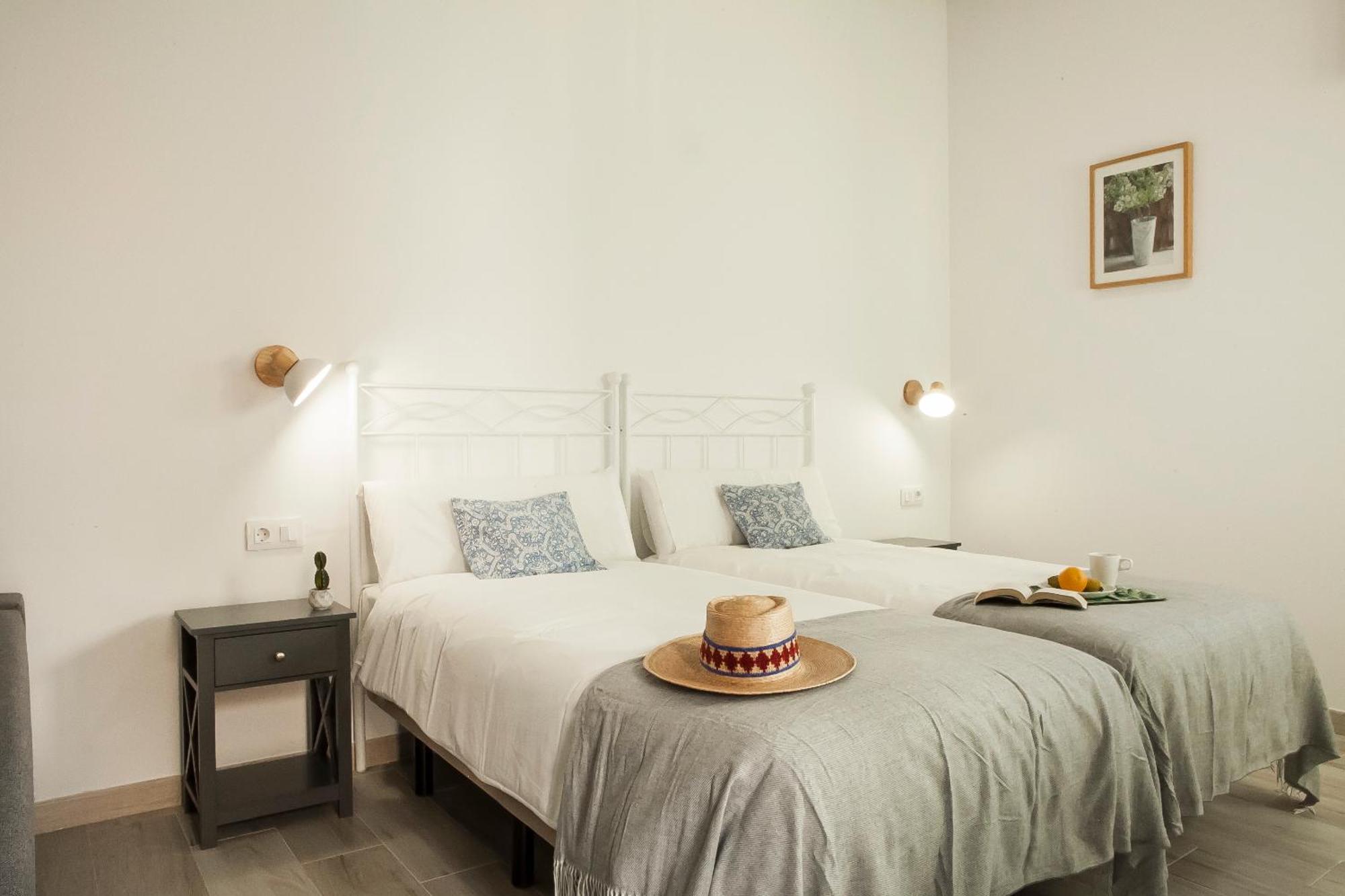 Apartamentos Rg Hospital Valme Seville Ngoại thất bức ảnh
