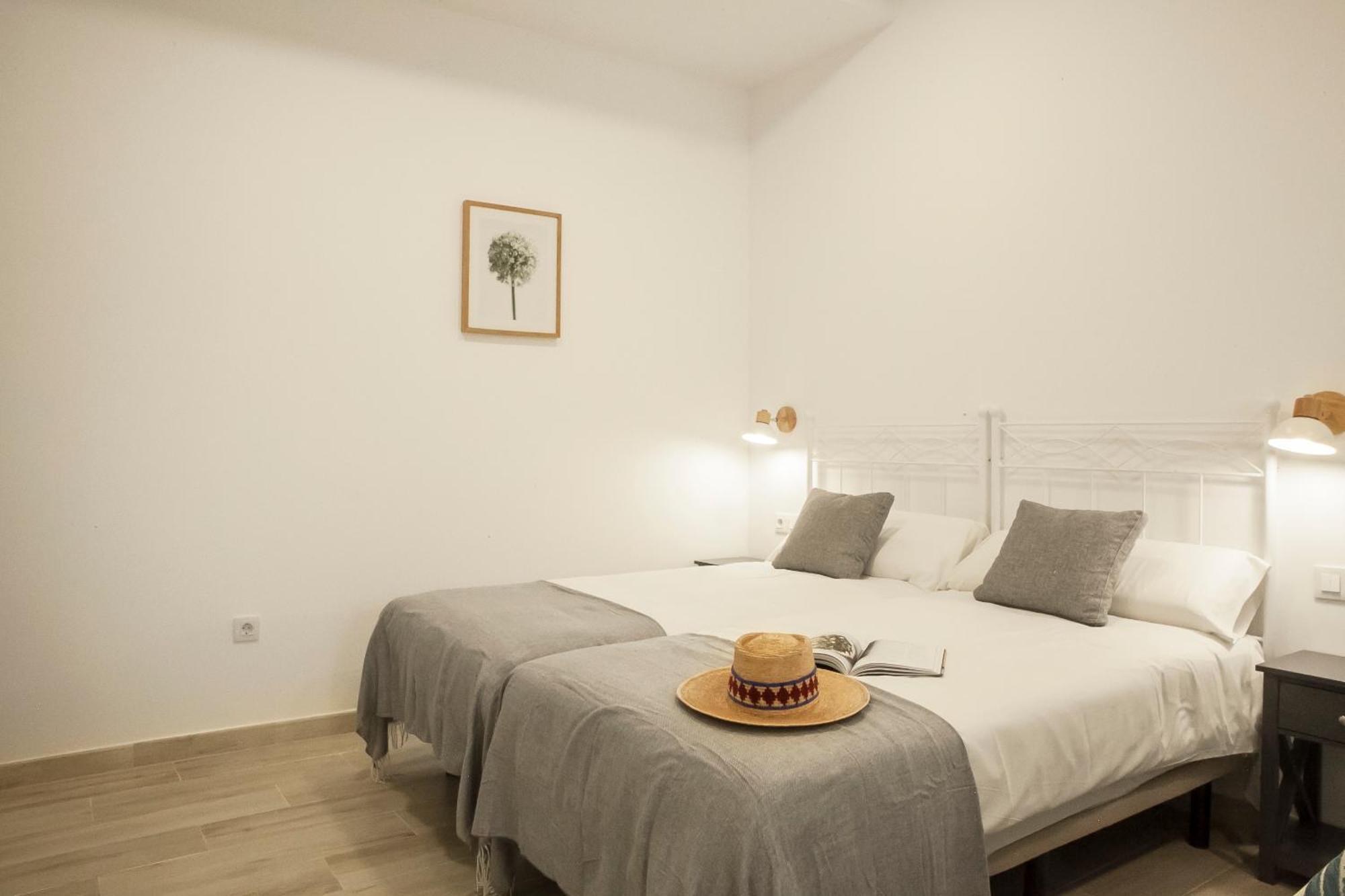 Apartamentos Rg Hospital Valme Seville Ngoại thất bức ảnh