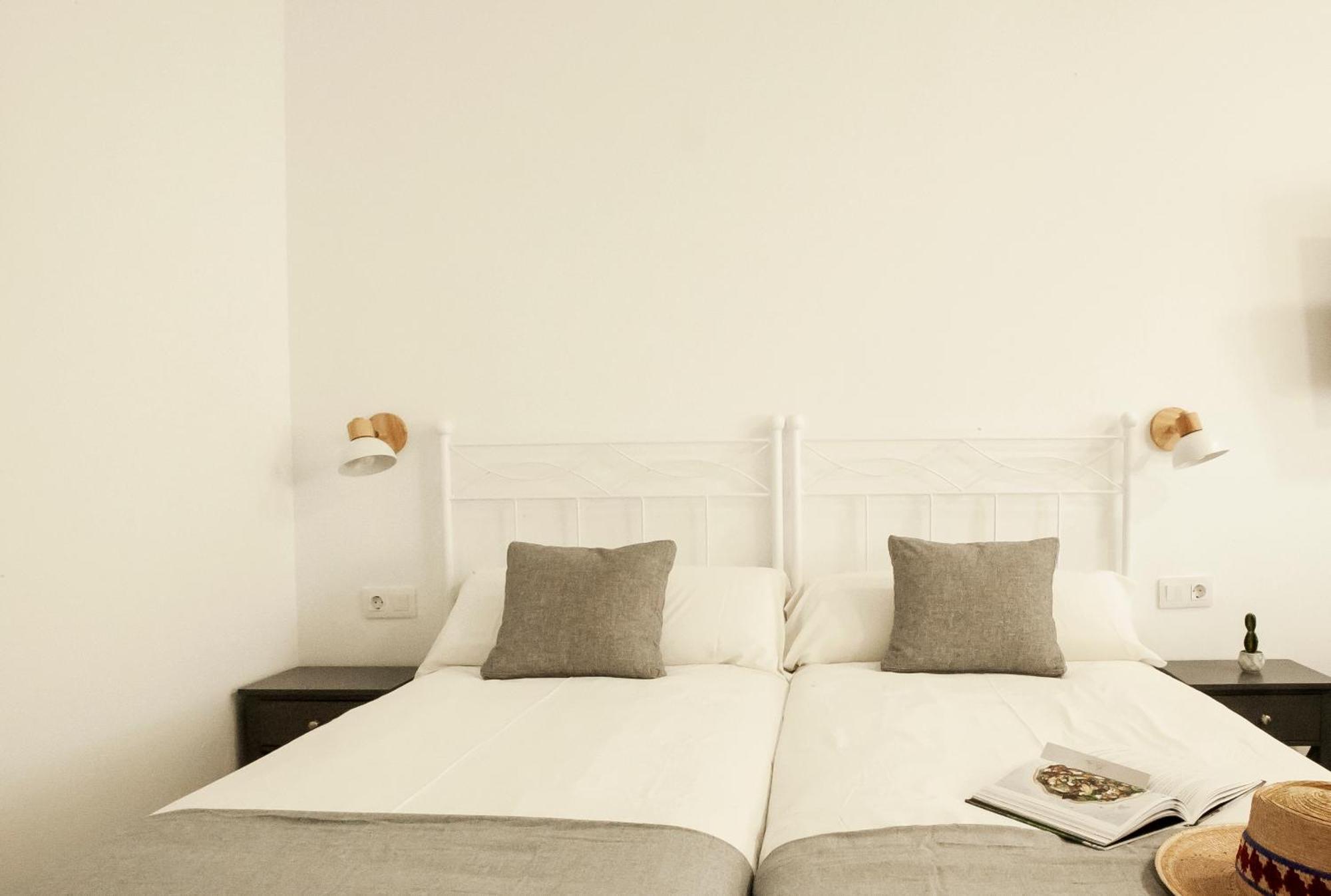 Apartamentos Rg Hospital Valme Seville Ngoại thất bức ảnh