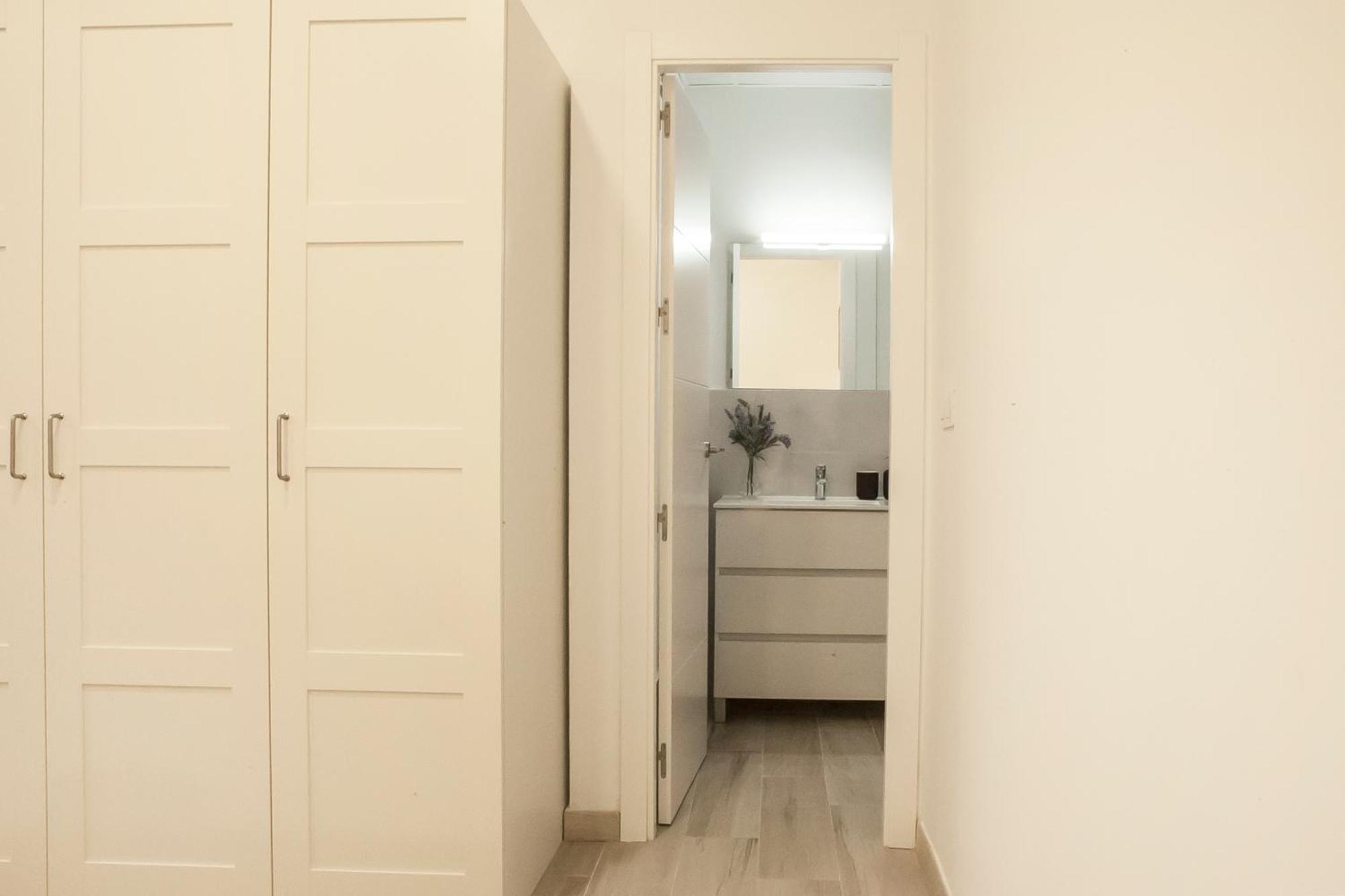 Apartamentos Rg Hospital Valme Seville Ngoại thất bức ảnh