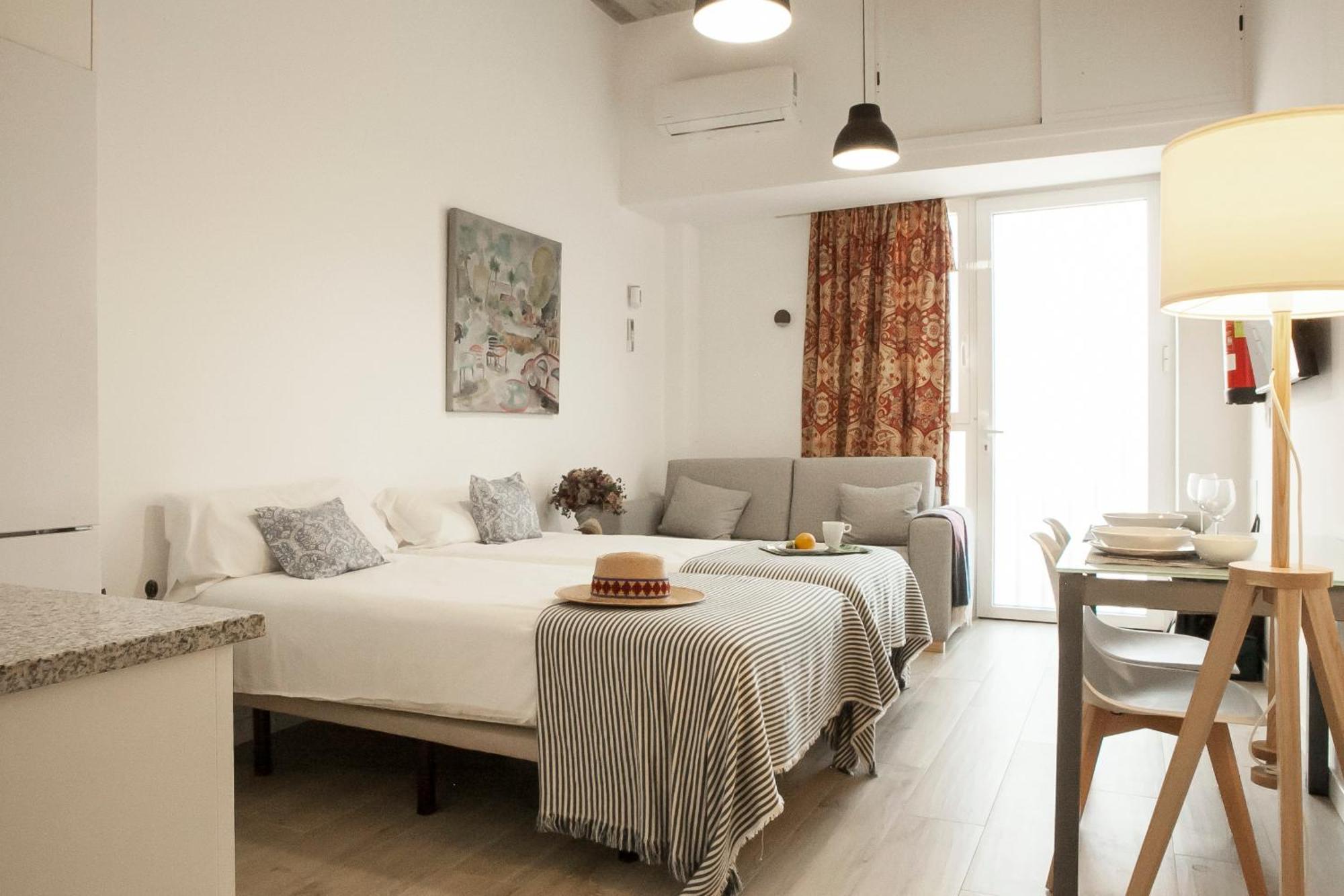 Apartamentos Rg Hospital Valme Seville Ngoại thất bức ảnh
